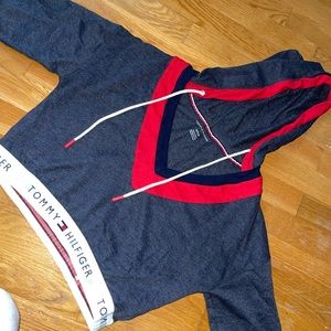 Tommy Hilfiger Crop Sweatshirt - Size Small, worn a couple of times